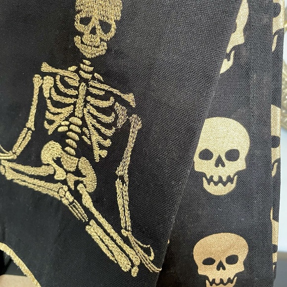New Set of 2 Gold Skeleton/Skulls Kitchen Towels - Picture 3 of 5